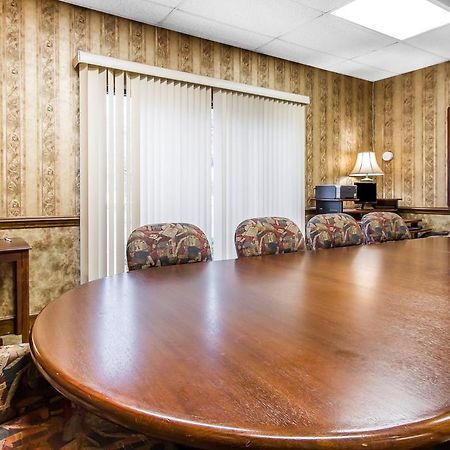 Executive Inn And Suites إنتربرايز المظهر الخارجي الصورة