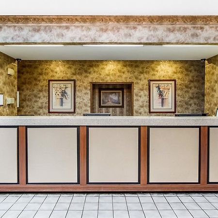 Executive Inn And Suites إنتربرايز المظهر الخارجي الصورة