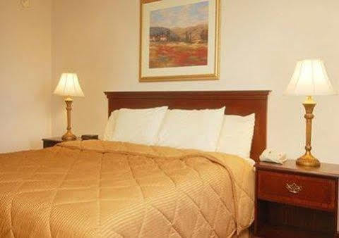 Executive Inn And Suites إنتربرايز المظهر الخارجي الصورة