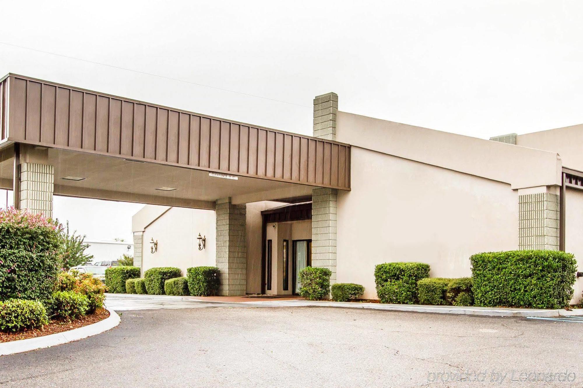 Executive Inn And Suites إنتربرايز المظهر الخارجي الصورة