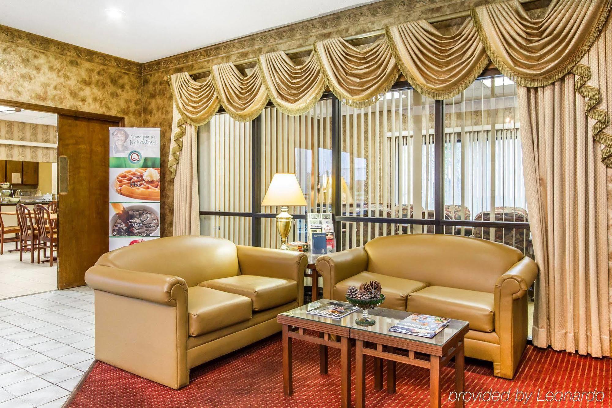 Executive Inn And Suites إنتربرايز المظهر الخارجي الصورة