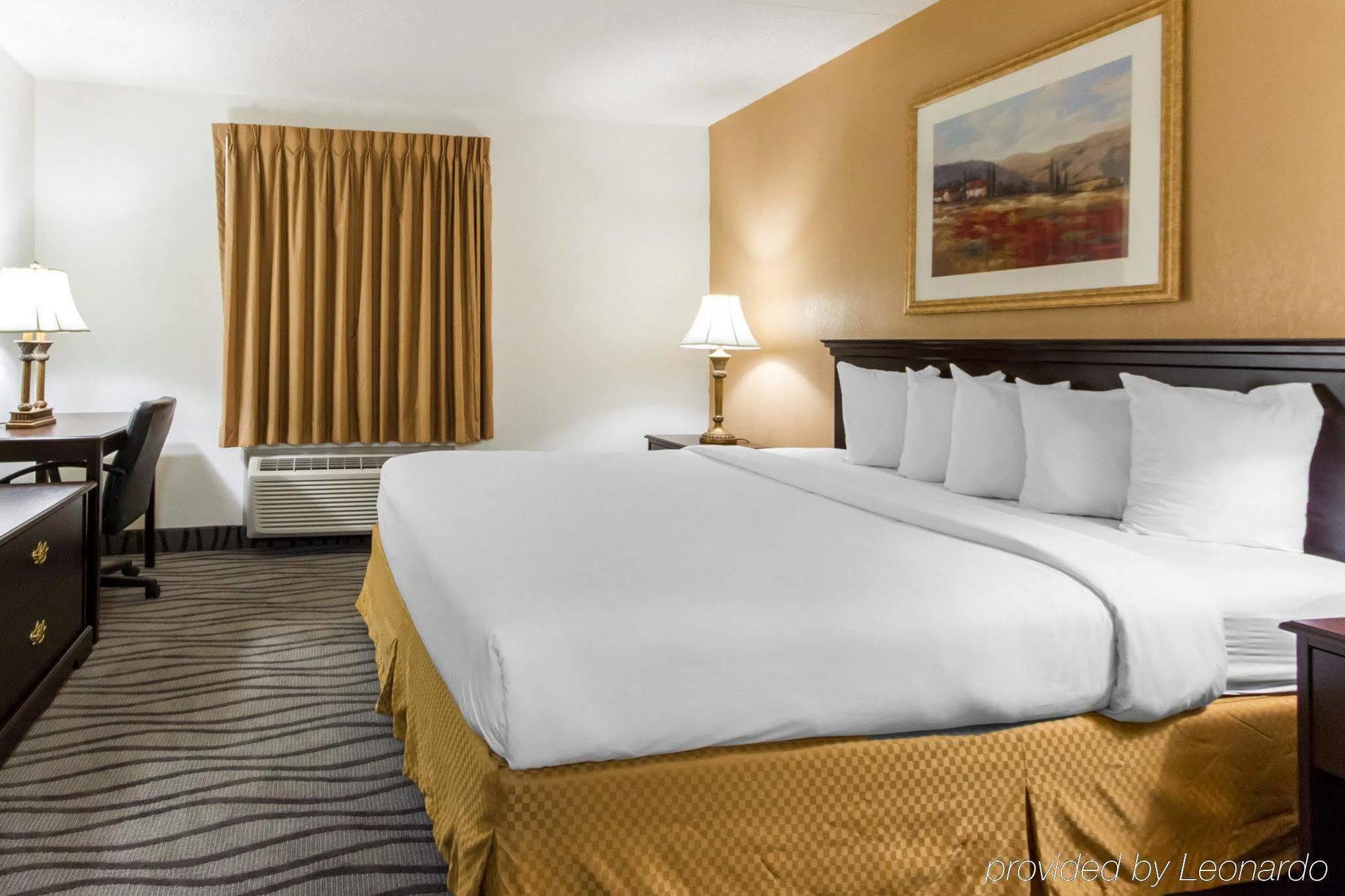 Executive Inn And Suites إنتربرايز المظهر الخارجي الصورة