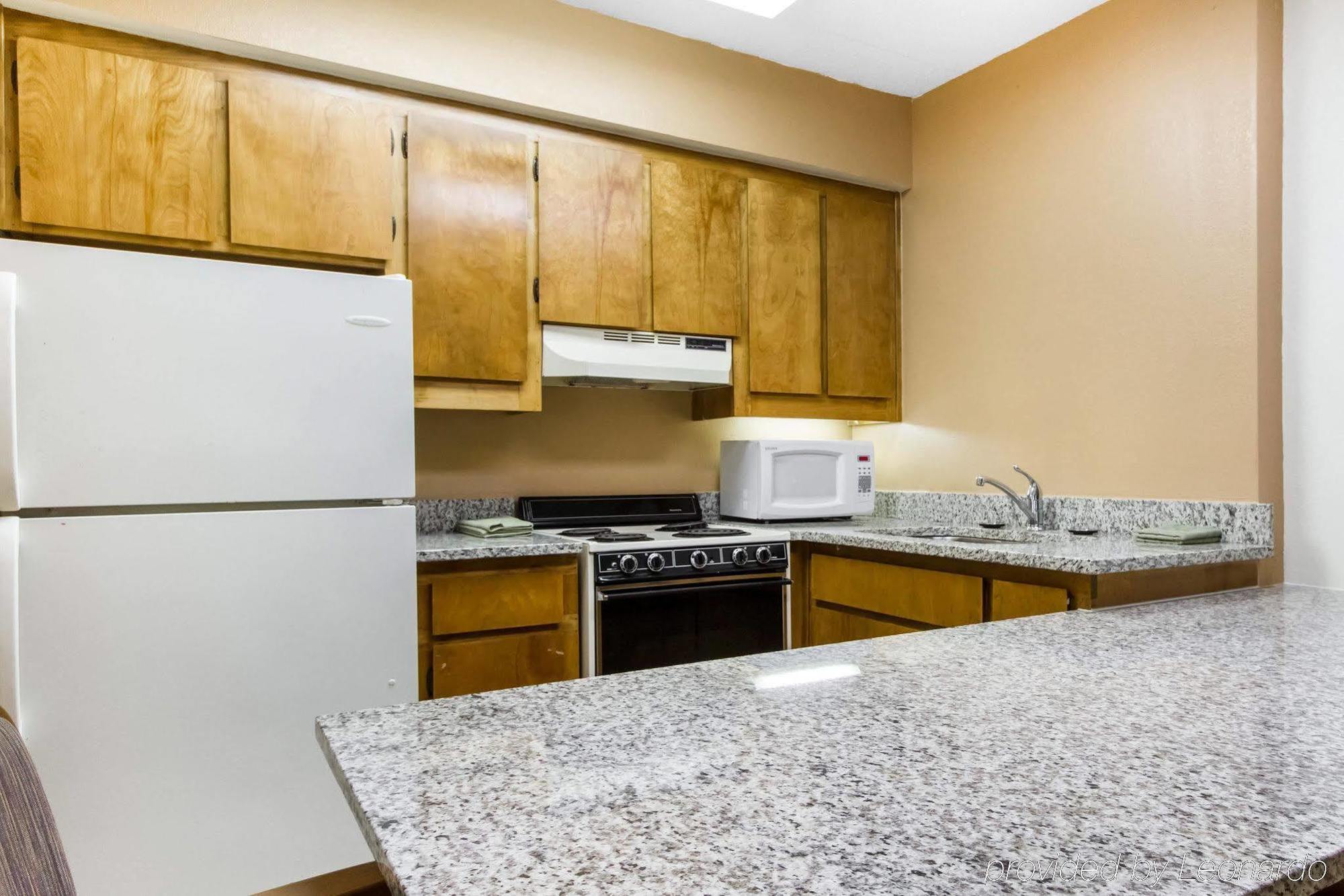Executive Inn And Suites إنتربرايز المظهر الخارجي الصورة