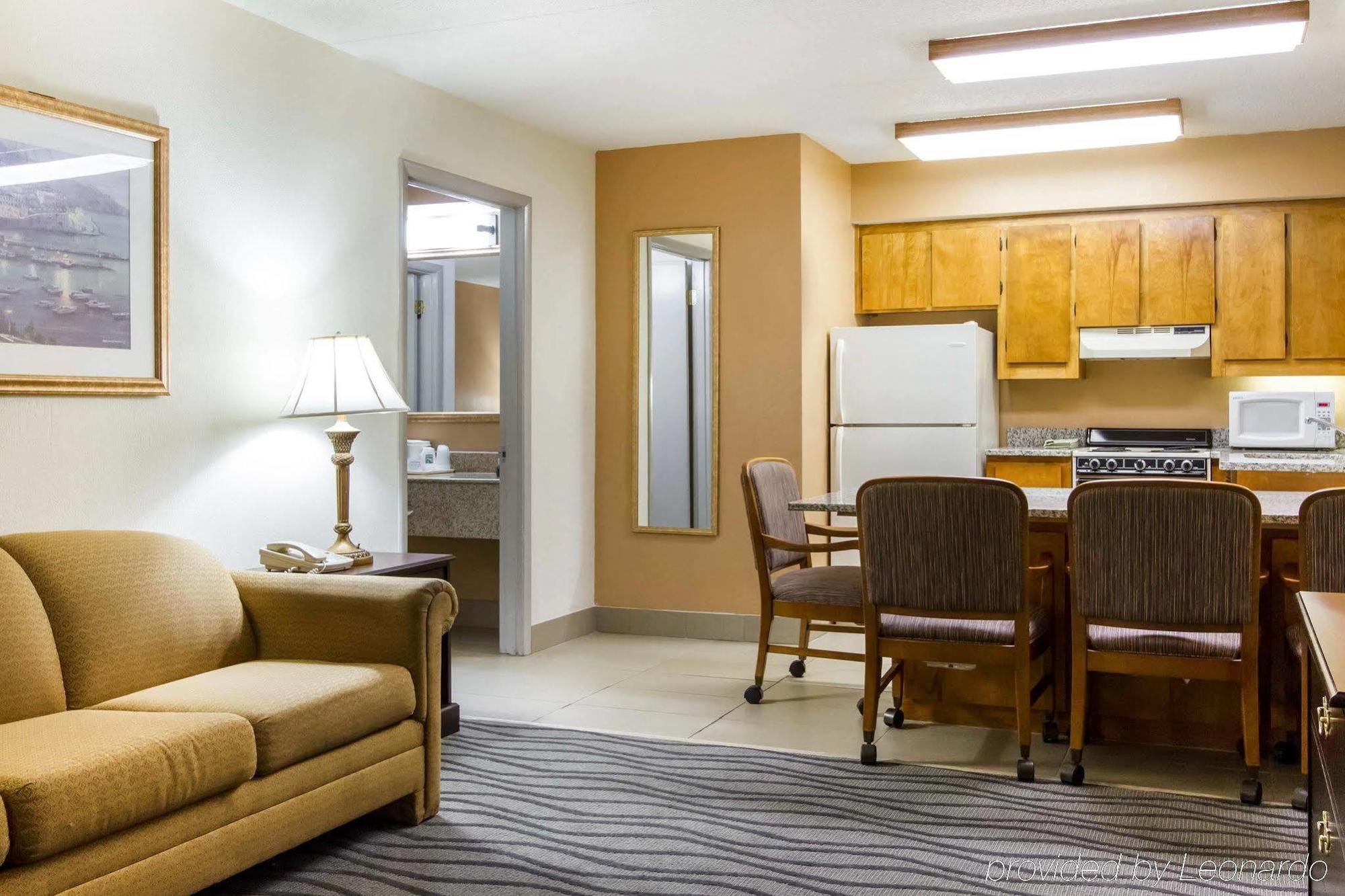 Executive Inn And Suites إنتربرايز المظهر الخارجي الصورة