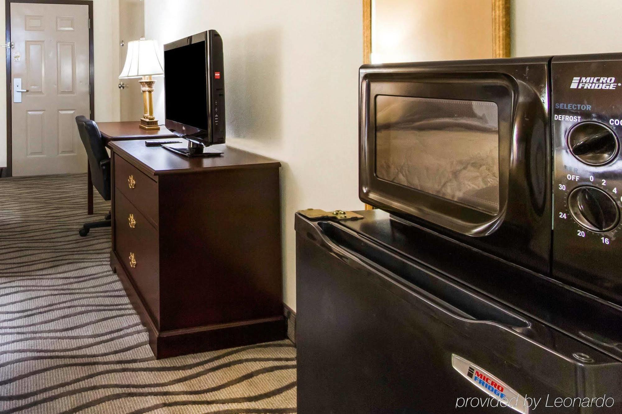 Executive Inn And Suites إنتربرايز المظهر الخارجي الصورة
