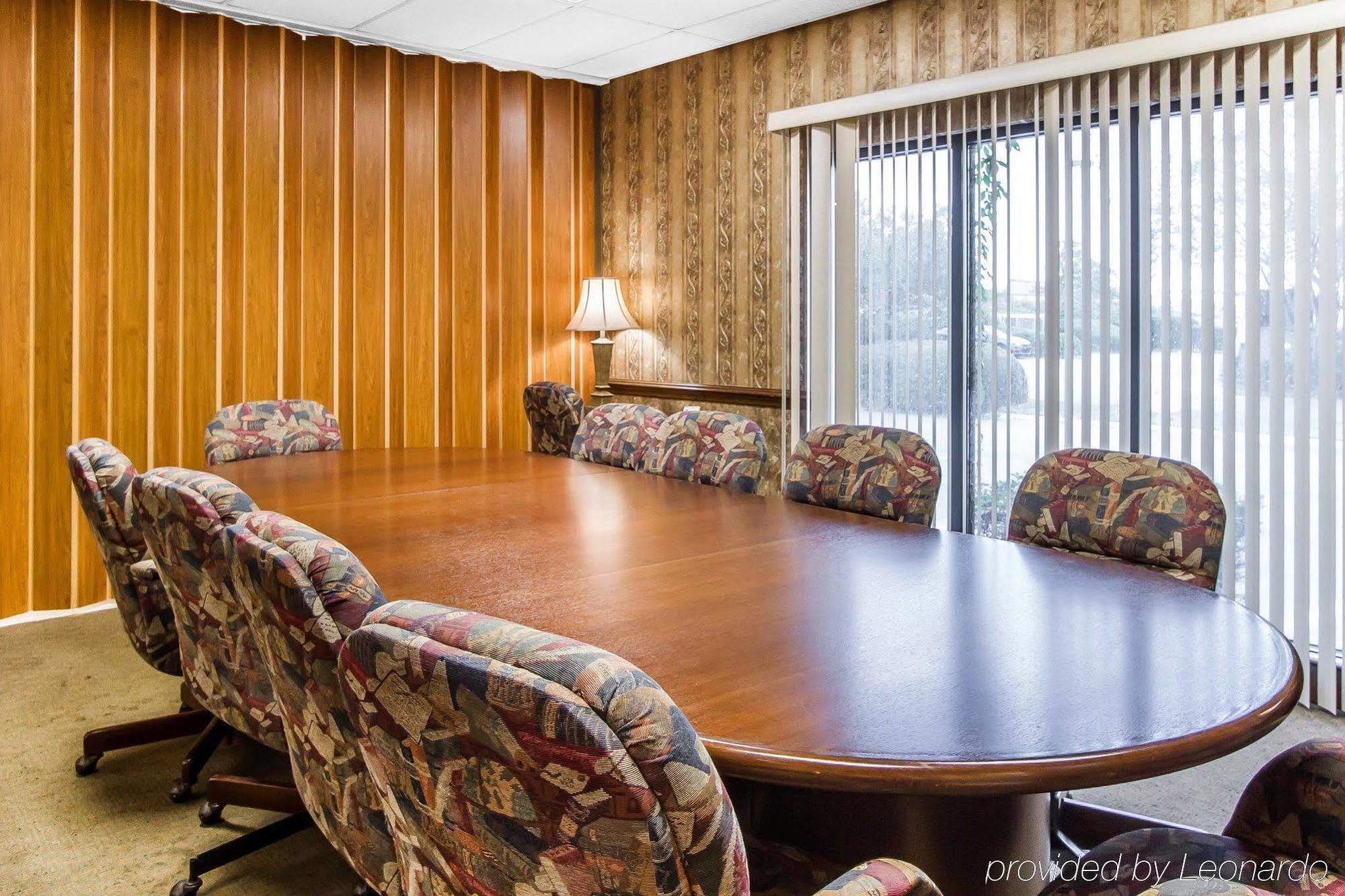 Executive Inn And Suites إنتربرايز المظهر الخارجي الصورة
